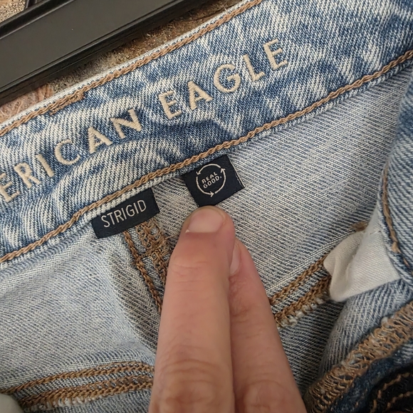 American Eagle Distressed Mom Jeans; Size 0 Regular; Gently Used - Picture 6 of 8